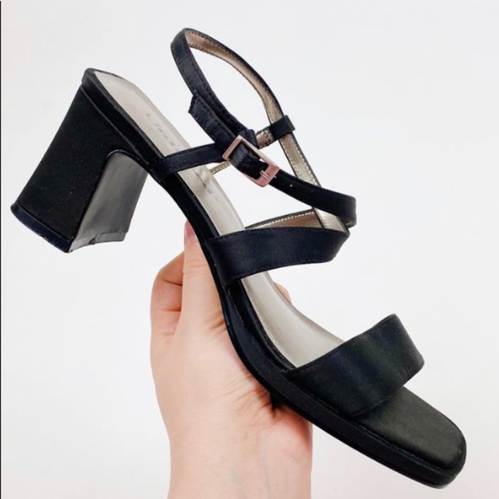 RARE VINTAGE 90s UNLISTED CHUNKY SATIN HEELS